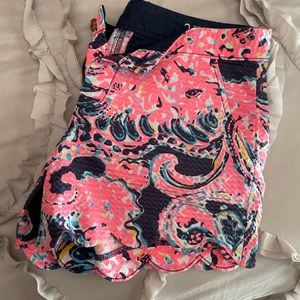 Colorful scalloped lily Pulitzer shorts size 2